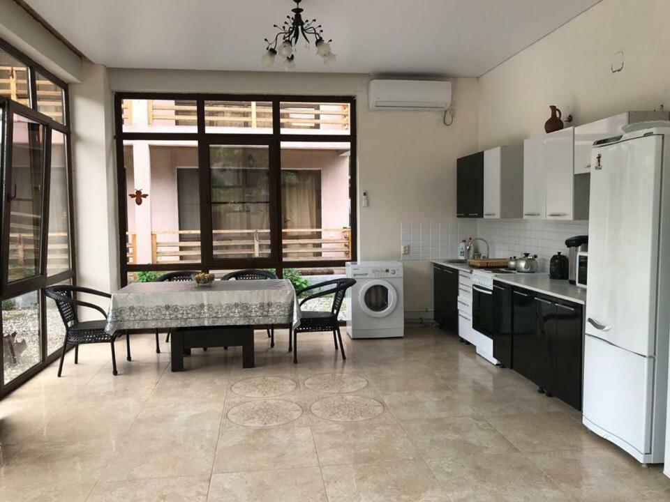 Гостевой Дом "Уют У Тумановых" Pitsunda Exterior foto